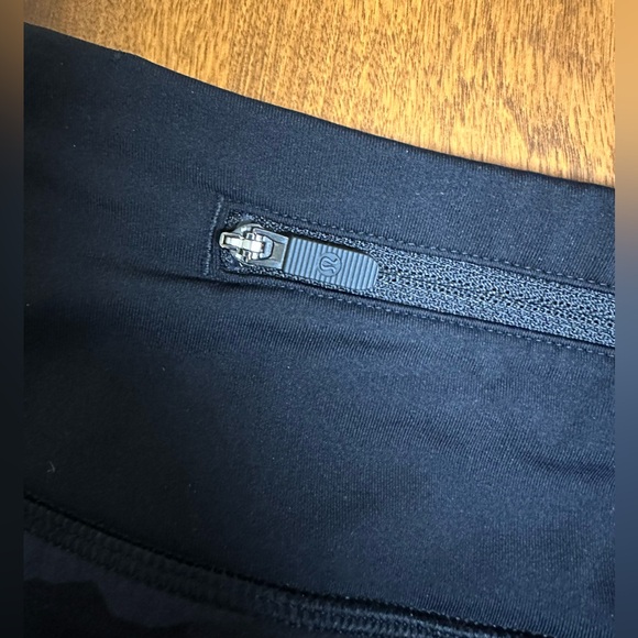 Lululemon Black Camo Speed Up Shorts Size 8 Tall - Picture 8 of 9